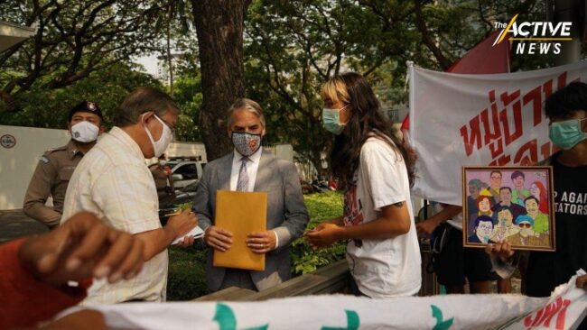 เดินทะลุฟ้า ยื่นจดหมายถึงสถานทูตอเมริกา และ EU กดดันรัฐบาลไทย