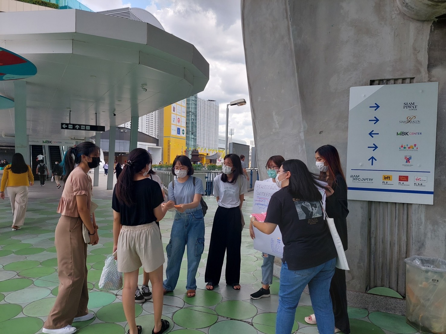 เครือข่ายเยาวชนคนรุ่นใหม่ จัด Flash Mob Poll ฟังเสียงสะท้อนร่วมเปลี่ยน ...