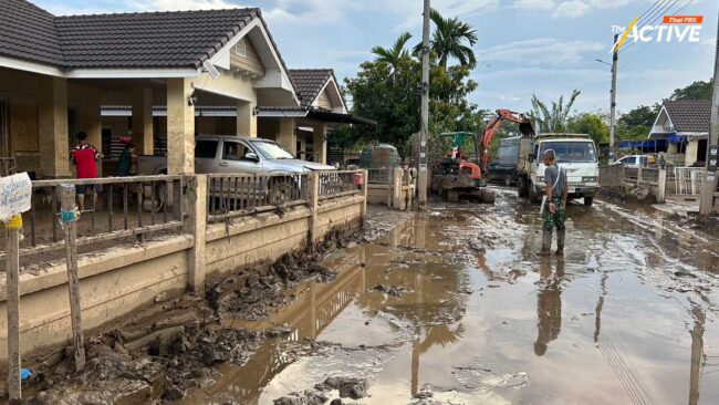 ต้องควักเงินร่วมแสนในสงครามโคลน หลังน้ำท่วมเชียงราย