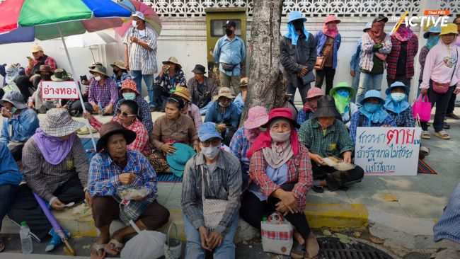 'ม็อบชาวนา' บุกทำเนียบ ทวง นายกฯ แก้ราคาข้าวตกต่ำ