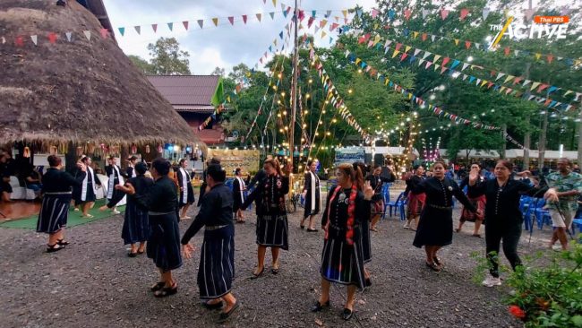 สงกรานต์ไทดำ จ.สุราษฎร์ฯ ย้ำอัตลักษณ์ เดินหน้าปกป้องสิทธิชุมชน 