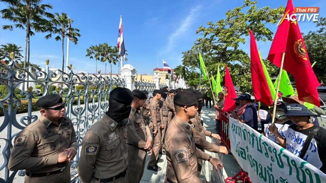 ปักหลักทำเนียบฯไม่มีกำหนด เรียกร้องรัฐบาลทบทวนและยืนยันไม่ยุบ บจธ.