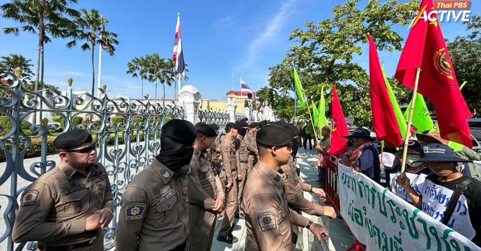ปักหลักทำเนียบฯไม่มีกำหนด เรียกร้องรัฐบาลทบทวนและยืนยันไม่ยุบ บจธ.