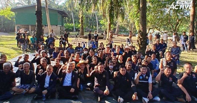 มท.2 ลงพื้นที่ชุมชนไทดำ สุราษฎร์ฯ สั่งผู้ว่าฯป้ายแดง เร่งเครื่องแก้ปม นสล. ทับชุมชน ลั่นต้องจบใน 4 เดือน 