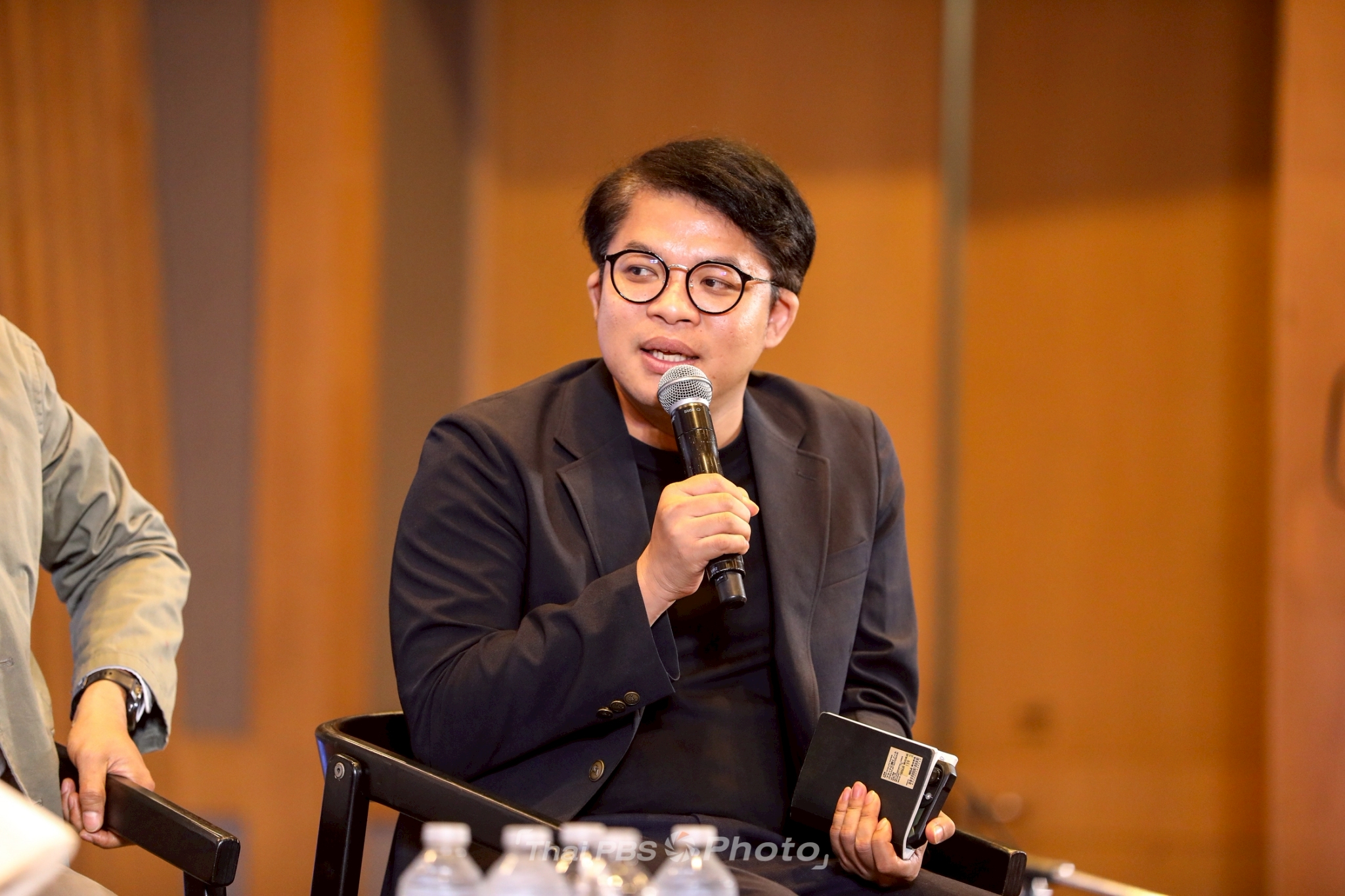 นายธนกร วงษ์ปัญญา บรรณาธิการข่าวไทย สำนักข่าว The Standard