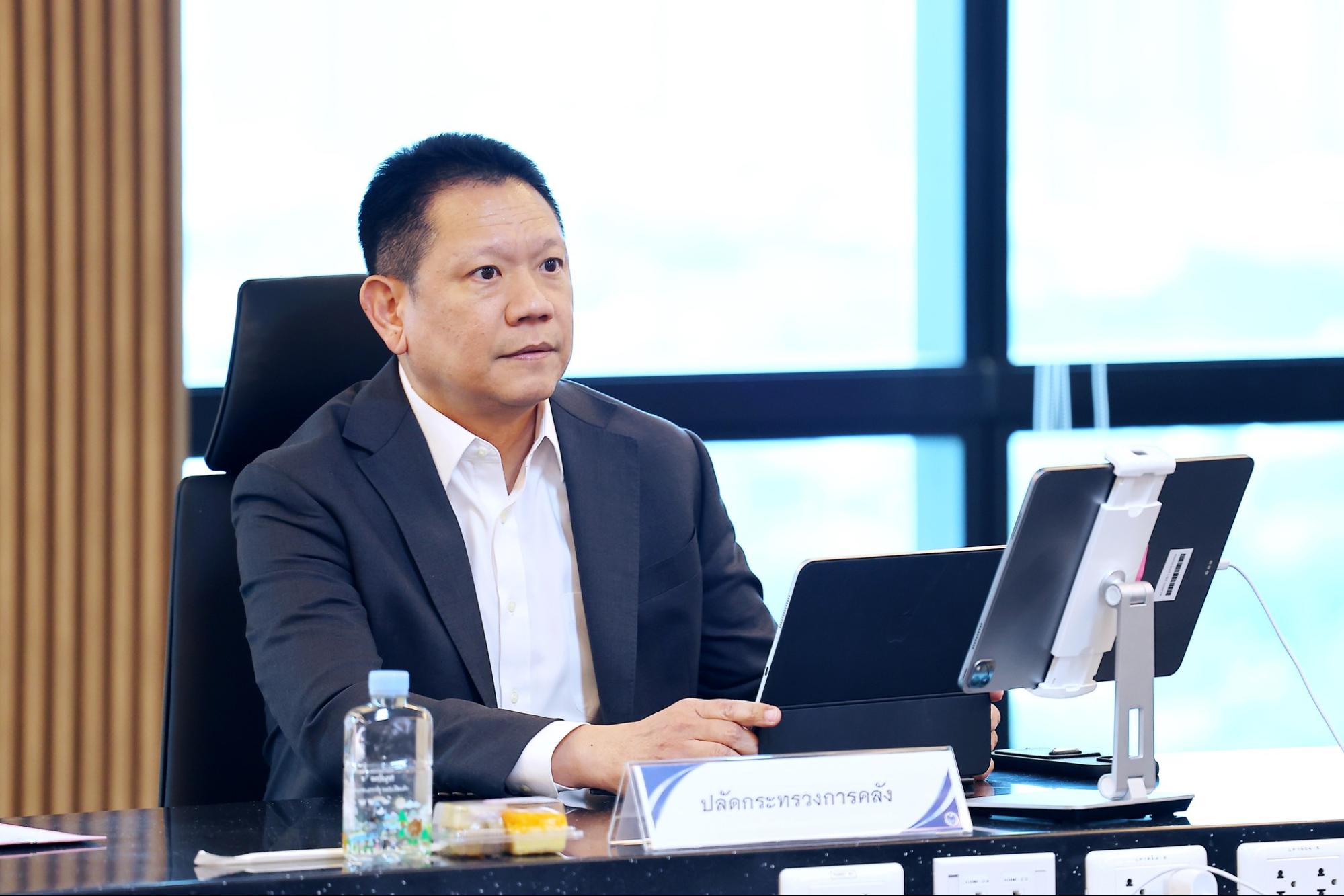 นายลวรณ แสงสนิท ปลัดกระทรวงการคลัง