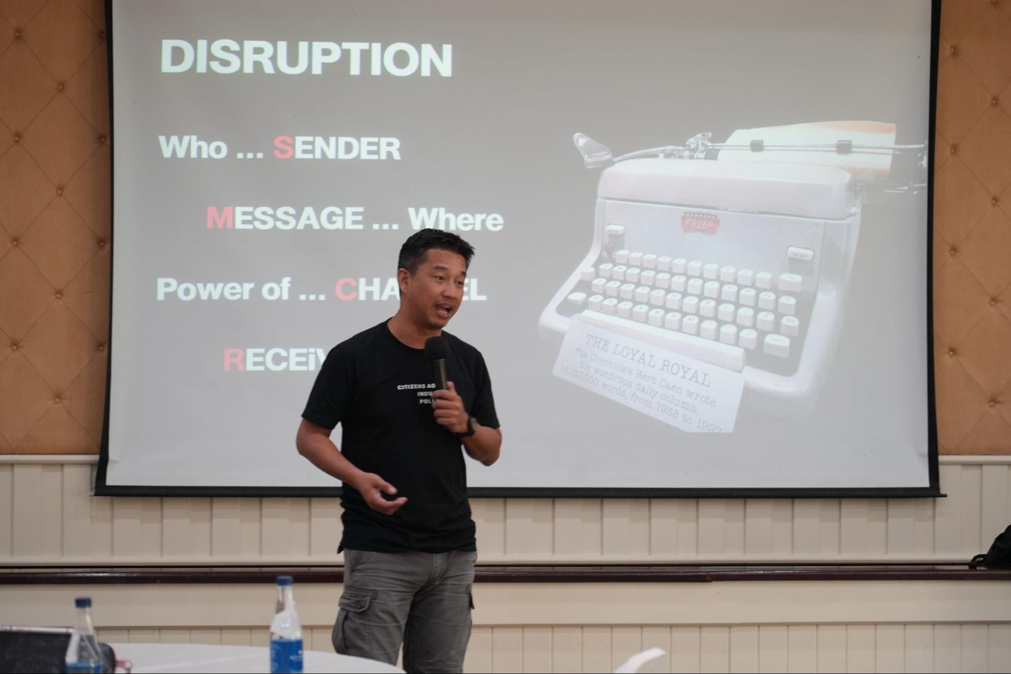 คุณสถาพร พงษ์พิพัฒน์วัฒนา วิทยากร การรายงานข่าวในสถานการณ์ความขัดแย้งและภัยพิบัติ สมาคมนักข่าวนักหนังสือพิมพ์แห่งประเทศไทย