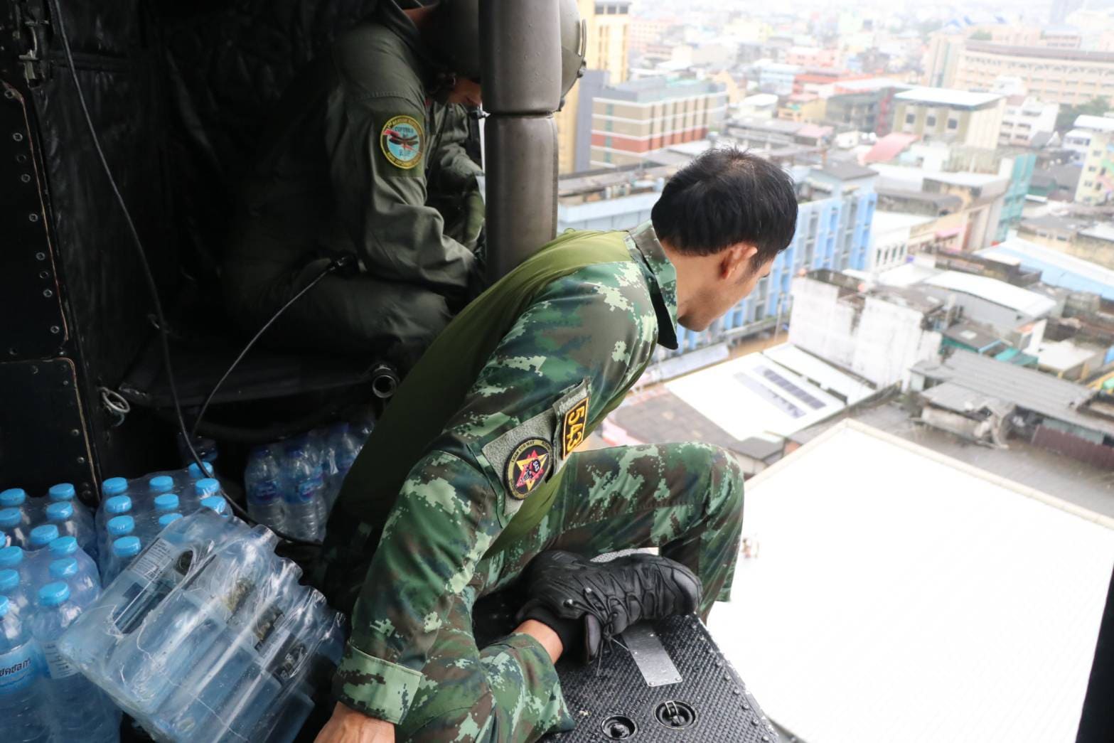 อย่าแชร์ ! เฮลิคอปเตอร์ตกกลางหาดใหญ่
ตรวจสอบแล้วเป็นข่าวปลอม
