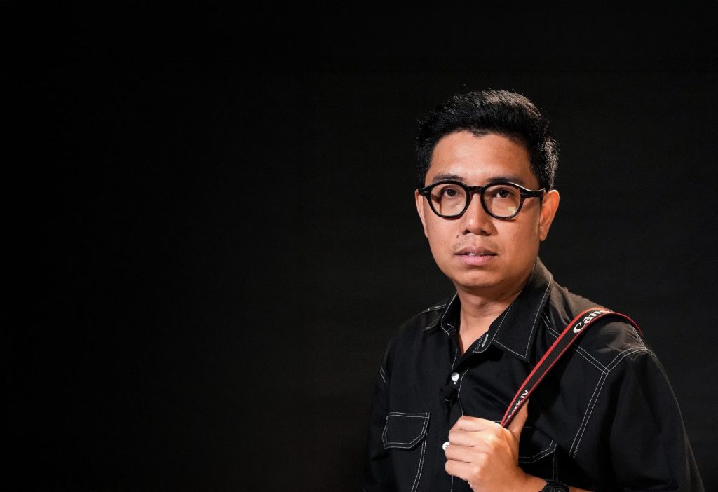 สุภณัฐ รัตนธนาประสานเจ้าหน้าที่ภาพนิ่งและวีดิโอ