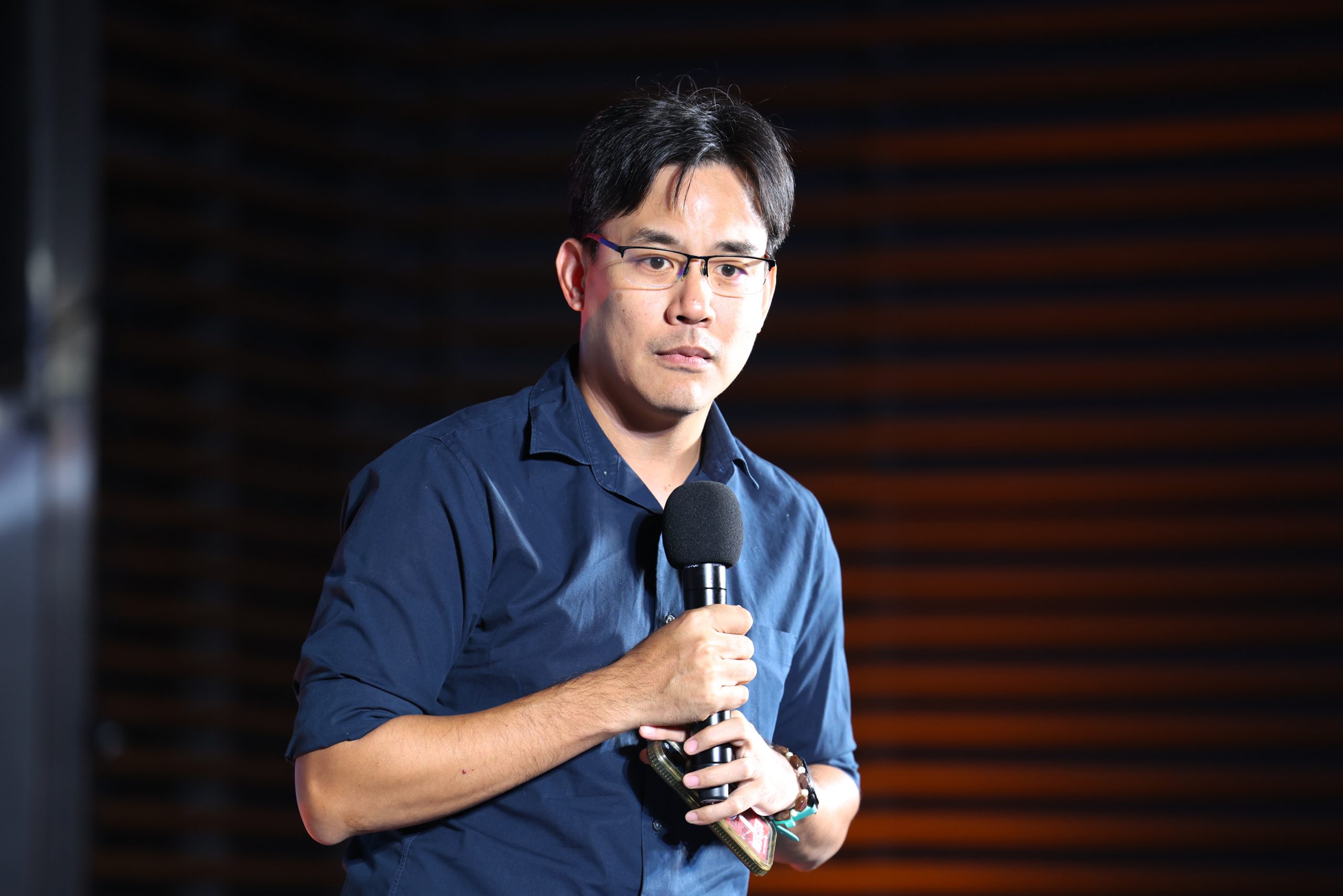 คุณยิ่งชีพ อัชฌานนท์ ผู้จัดการโครงการอินเทอร์เน็ตเพื่อกฎหมายประชาชน (iLaw)