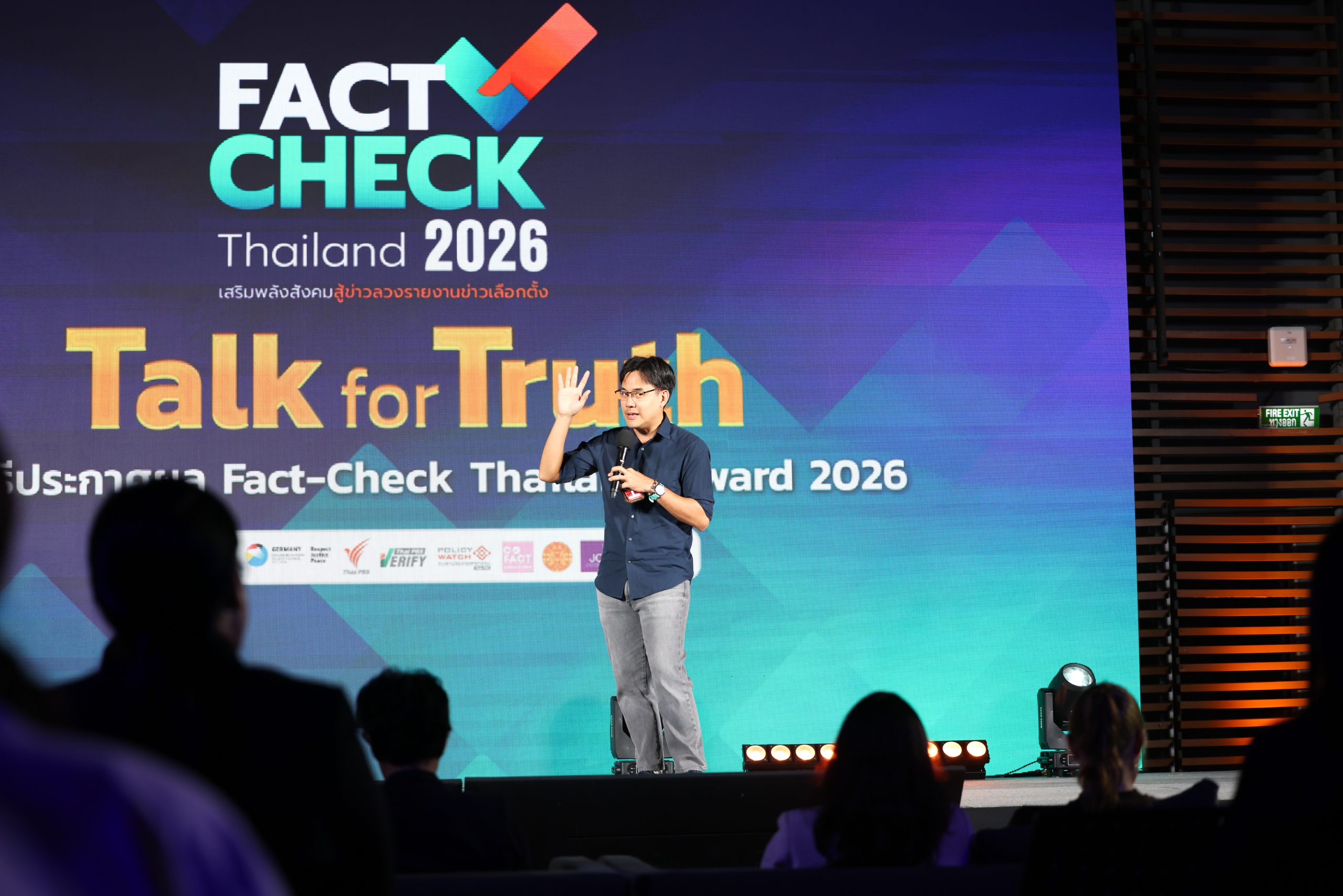 นาย ยิ่งชีพ อัชฌานนท์ ผู้จัดการโครงการอินเทอร์เน็ตเพื่อกฎหมายประชาชน (iLaw) 