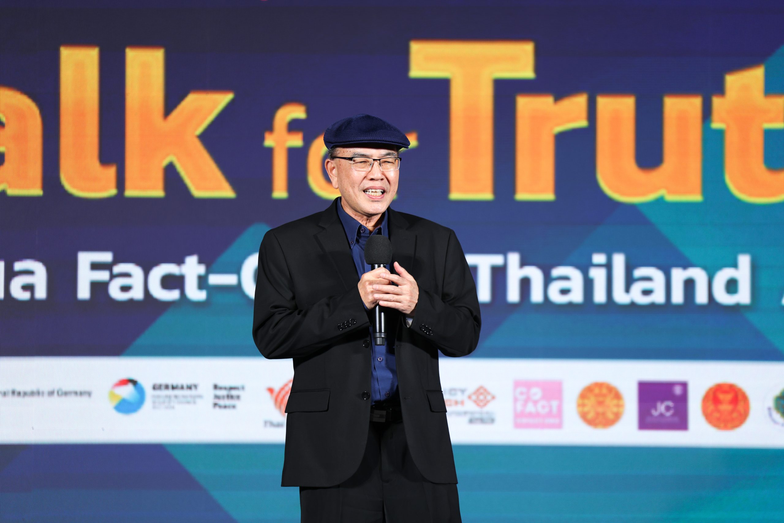 คุณประสงค์ เลิศรัตนวิสุทธิ์ ผู้อำนวยการสถาบันอิศรา