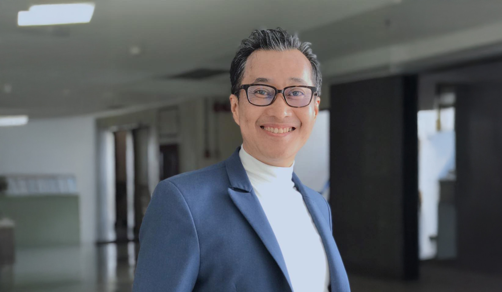 รศ. ดร.อัทธ์ พิศาลวานิช ผู้เชี่ยวชาญด้านเศรษฐกิจระหว่างประเทศและอาเซียน