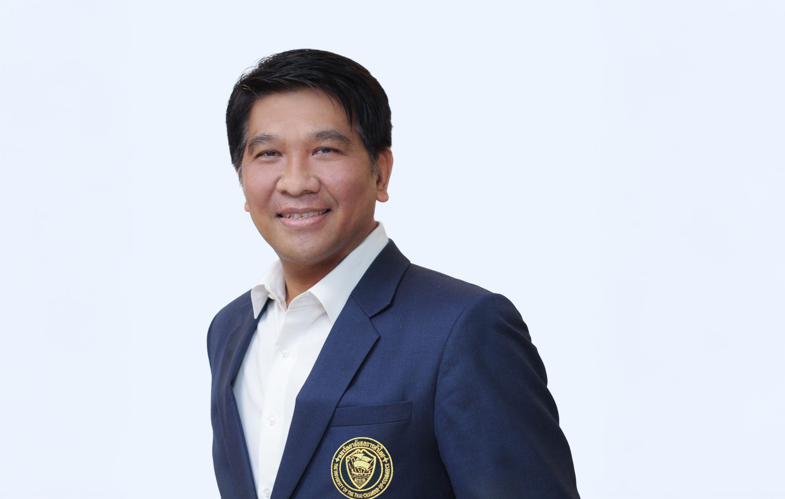 รศ. ดร.ธนวรรธน์ พลวิชัย อธิการบดีมหาวิทยาลัยหอการค้าไทย