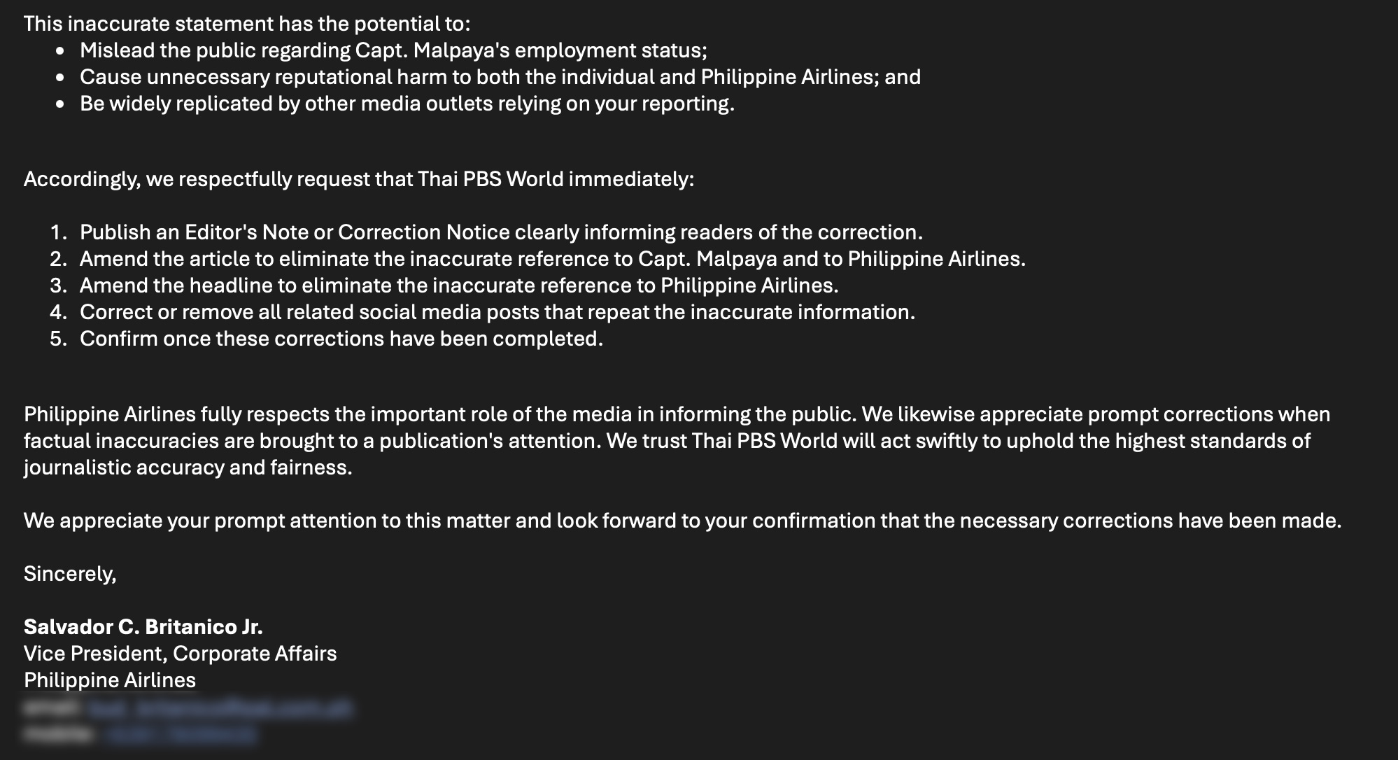 ภาพอีเมลตอบกลับของสายการบิน Philippine Airlines ว่าบุคคลในโพสต์ไม่ใช่กัปตันของสายการบิน 