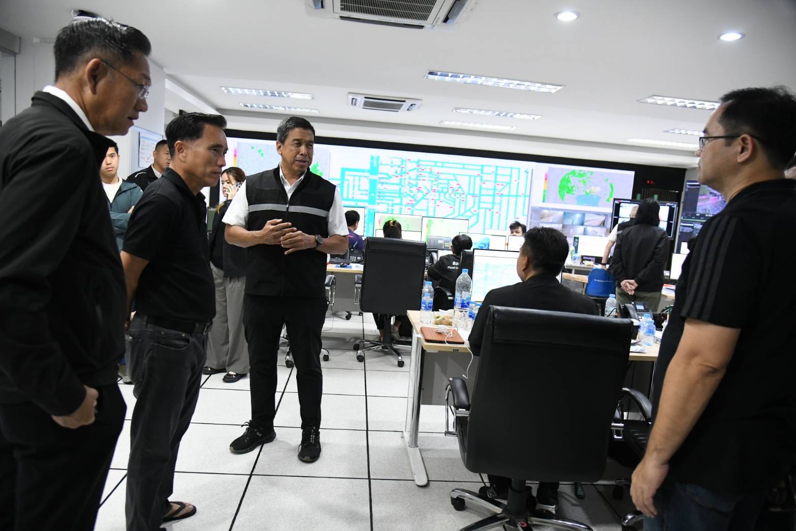 สถานการณ์น้ำท่วม มีประชาชนได้รับผลกระทบทั้งในระดับน้อยและมากประมาณ 329,000 ครัวเรือน หรือราว 700,000 คน