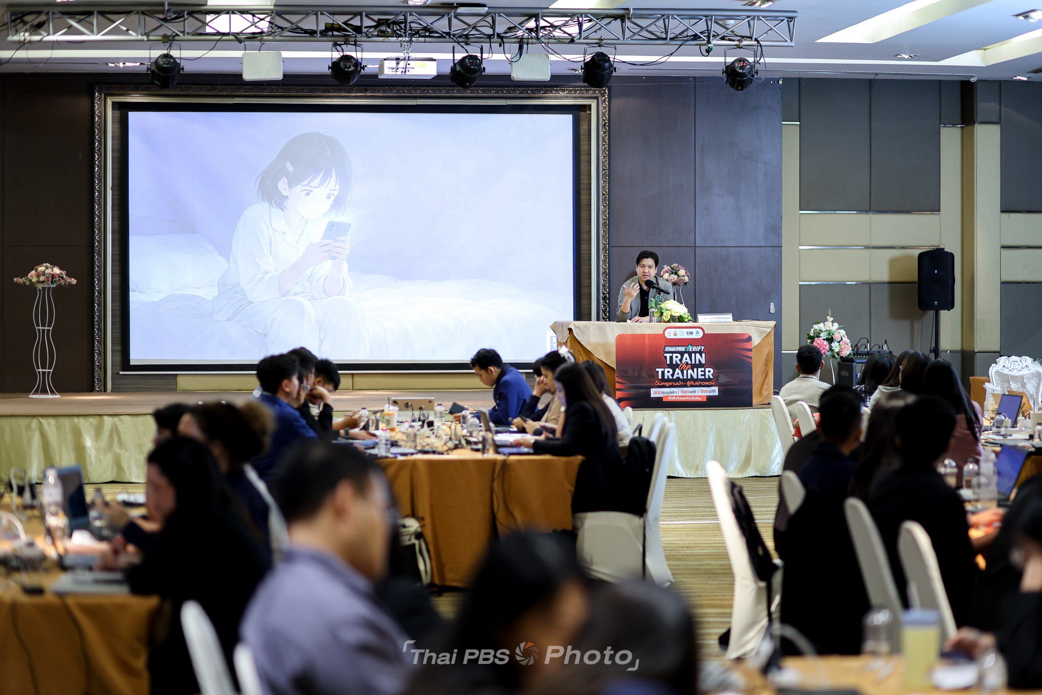 ดร.นพ.วรตม์ โชติพิทยสุนนท์ โฆษกกรมสุขภาพจิต กับหัวข้อ “ถอดชนวนอารมณ์ สยบไซเบอร์บูลลี่ในโรงเรียน”